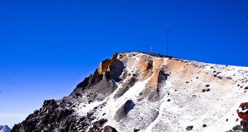 暴走英雄坛雪山天池攻略（探秘游戏中的神秘景点，感受冰天雪地的极致体验）